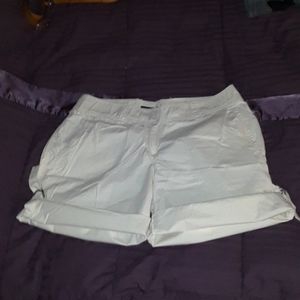 NWOT size 8 White shorts by H&M Flat front